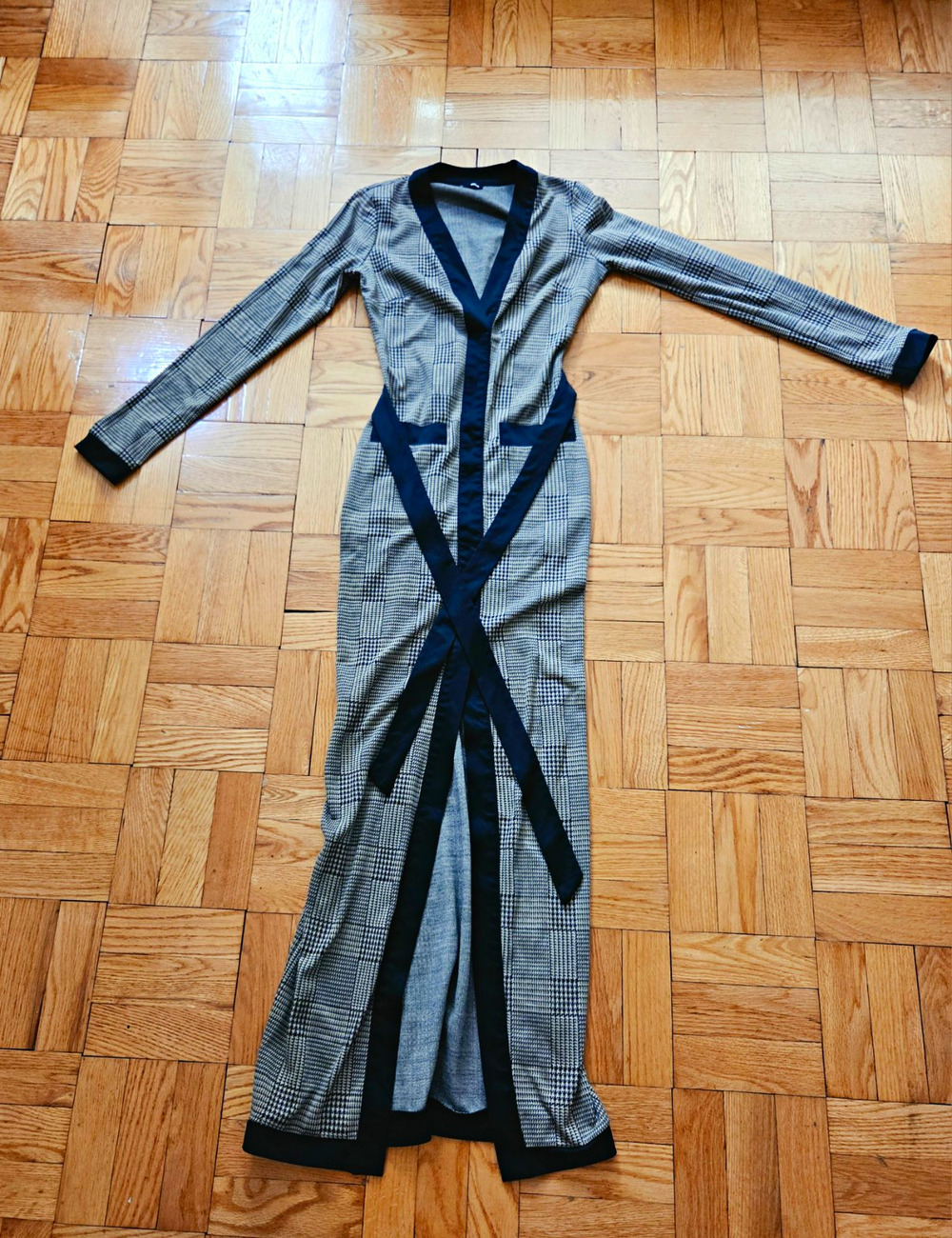 Fashion Nova Sz M Black/Gray Plaid Long Sleeve V-Neck Fit & Flare Long Dress